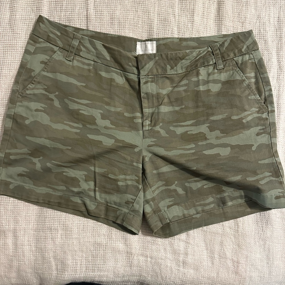 Caslon Olive Camouflage Women's Cargo Shorts